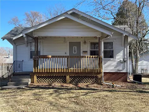 2711 61st St, Des Moines, IA 50322