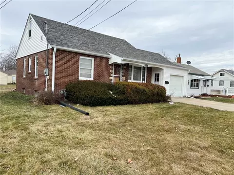 1123 W 6th St S, Newton, IA 50208
