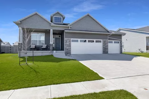 9688 Alderwood Dr, West Des Moines, IA 50266