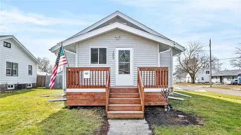 1003 N 6th Ave E, Newton, IA 50208