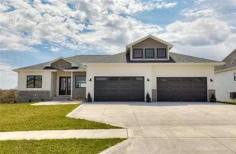 17654 Valleyview Dr, Clive, IA 50325