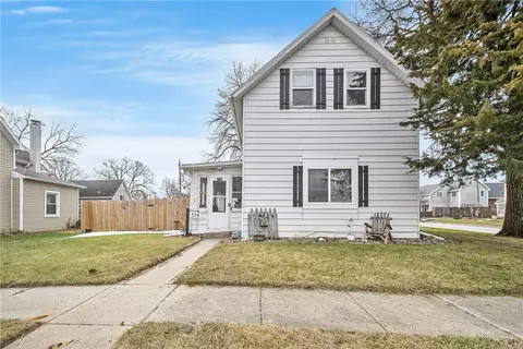 106 3rd St SW, Altoona, IA 50009