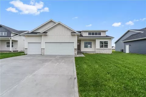 216 Creekside Dr SW, Bondurant, IA 50035