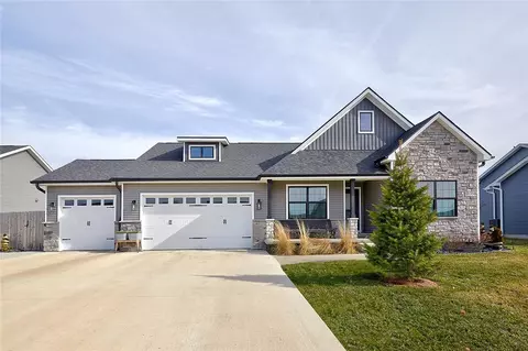 817 N 10th Ave, Winterset, IA 50273