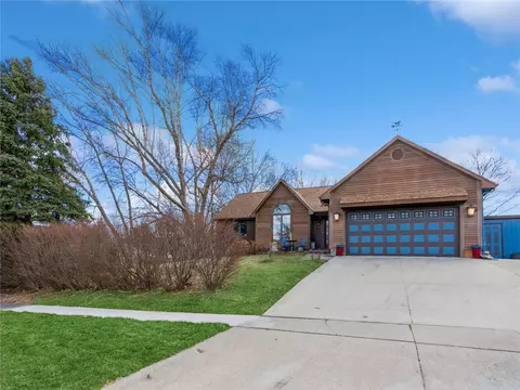 107 Valley Pl, Indianola, IA 50125