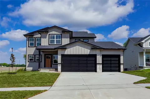 509 E Vista Lake Ave, Polk City, IA 50226