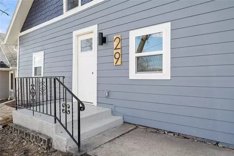 29 Hartford Ave, Des Moines, IA 50315