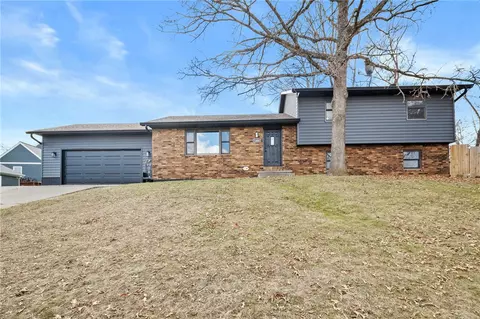 1404 Sunrise Dr, Knoxville, IA 50138