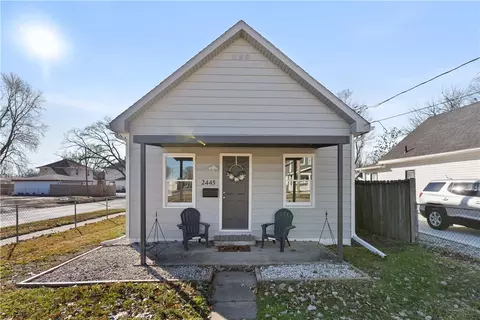 2445 Lyon St, Des Moines, IA 50317