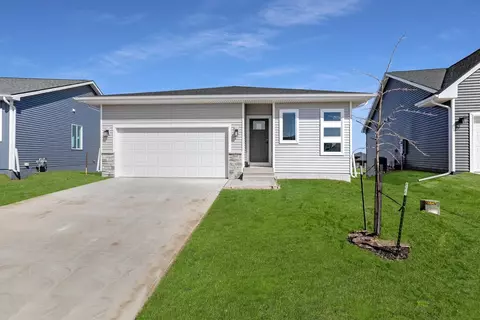 16647 Mill Pond Dr, Urbandale, IA 50323
