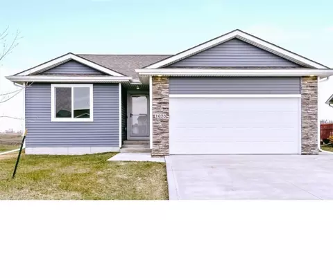 1055 Locust St, Waukee, IA 50263