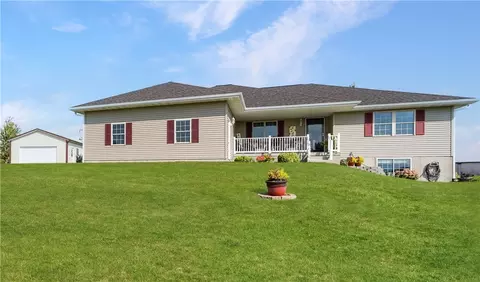 2780 Lincoln St, Newton, IA 50208