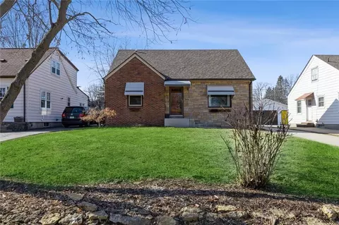 2416 40th Pl, Des Moines, IA 50310