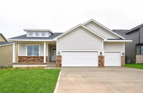 595 NW Rosemont Dr, Waukee, IA 50263