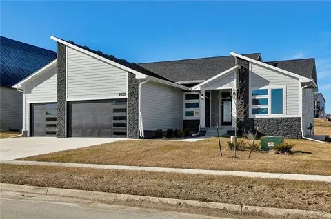 2530 Belmont Blvd, Waukee, IA 50263