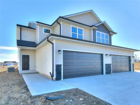 2800 Kestrel St, Norwalk, IA 50211