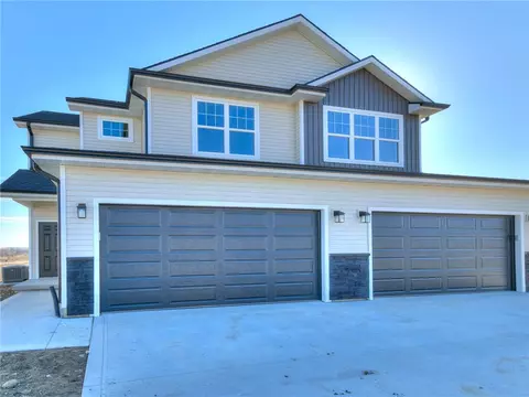 2804 Kestrel St, Norwalk, IA 50211