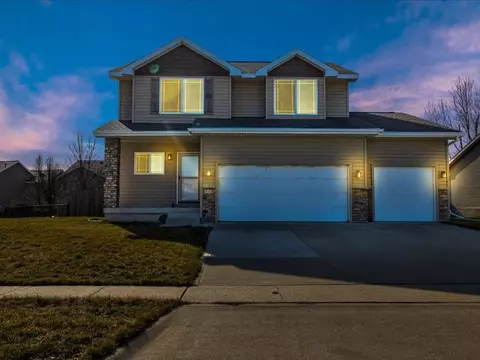 313 NE 51st St, Ankeny, IA 50021