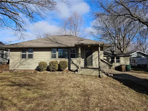 303 2nd St NE, Mitchellville, IA 50169