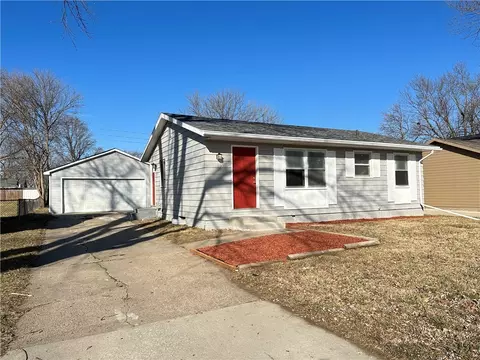 4665 Wakonda Dr, Norwalk, IA 50211
