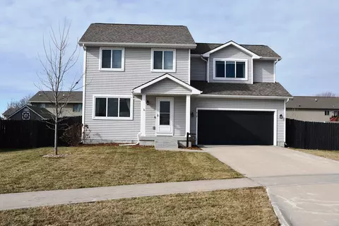 412 Cleveland Ave SE, Bondurant, IA 50035