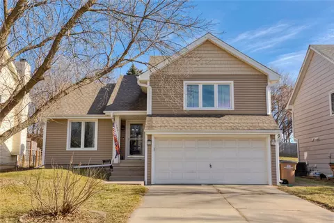 545 53rd St, West Des Moines, IA 50266