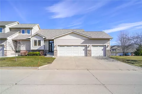 5429 Prairie Pkwy, Johnston, IA 50131