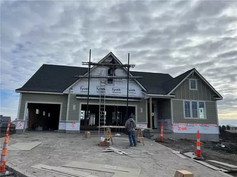 905 Campus Ct NE, Bondurant, IA 50035