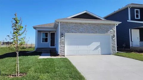 1242 NW Williamsburg Ln, Waukee, IA 50263