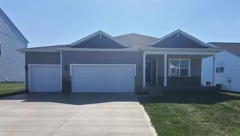 2612 E 47th St, Des Moines, IA 50317