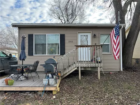 2511 E 24th St, Des Moines, IA 50317
