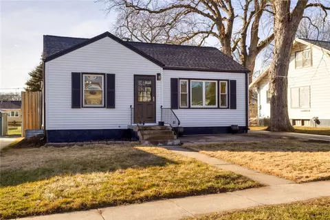 532 10th St, West Des Moines, IA 50265