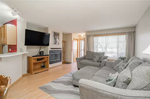 2241 Grand Ave #6, West Des Moines, IA 50265