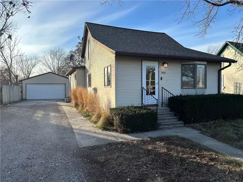 502 2nd Ave SW, State Center, IA 50247