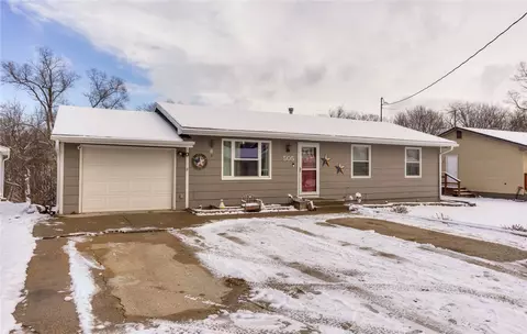 505 Franklin Dr, Martensdale, IA 50160
