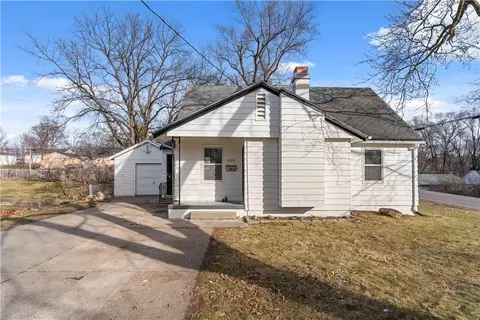 6709 SW 16th St, Des Moines, IA 50315