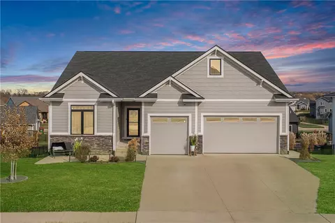 817 NW Charlotte Ct, Grimes, IA 50111