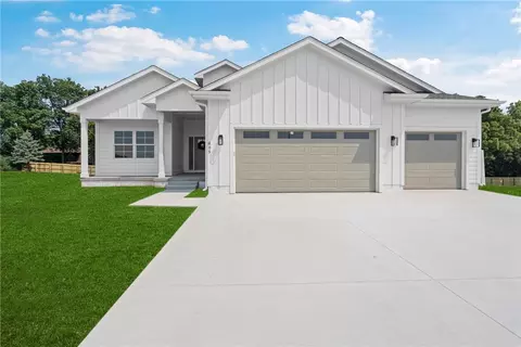 805 S Glen Ave, Nevada, IA 50201