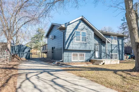 2205 Norwood Dr, Norwalk, IA 50211