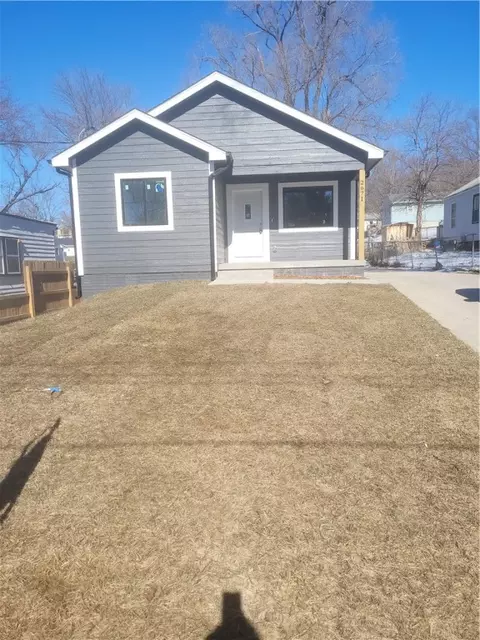 2716 Morton Ave, Des Moines, IA 50317