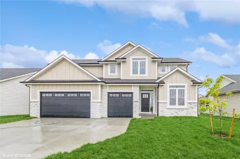 2745 SE Florence Dr, Waukee, IA 50263