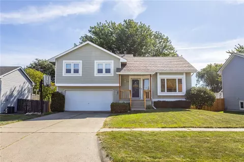 145 Kaylin Dr, Waukee, IA 50263