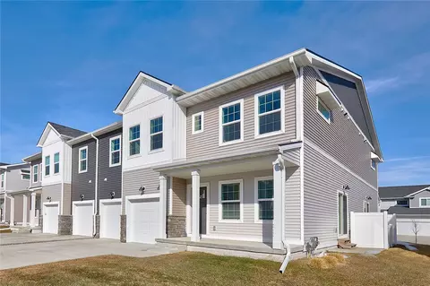 9657 Starview Dr, West Des Moines, IA 50266