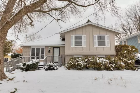 3221 Hubbell Ave, Des Moines, IA 50317