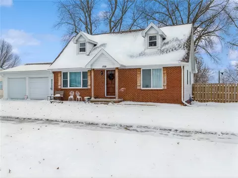 1709 W 4th Ave, Indianola, IA 50125
