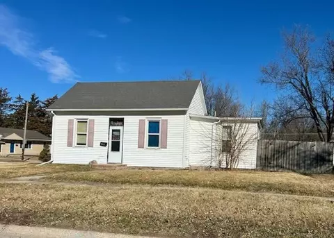 718 W 1st Ave, Indianola, IA 50125
