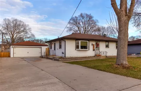 6669 NW 5th St, Des Moines, IA 50313
