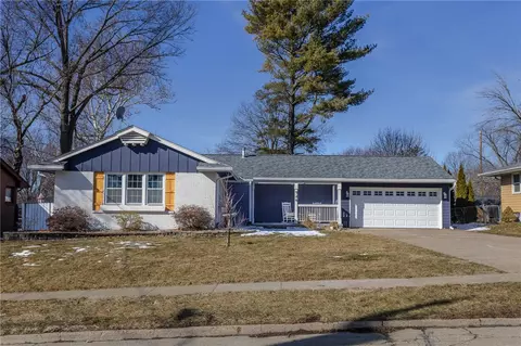 926 30th St, West Des Moines, IA 50265