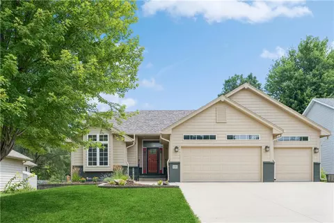 4413 SW 33rd St, Des Moines, IA 50321