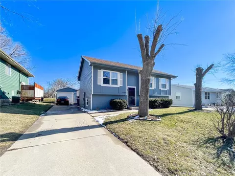 3807 SE 23rd St, Des Moines, IA 50320